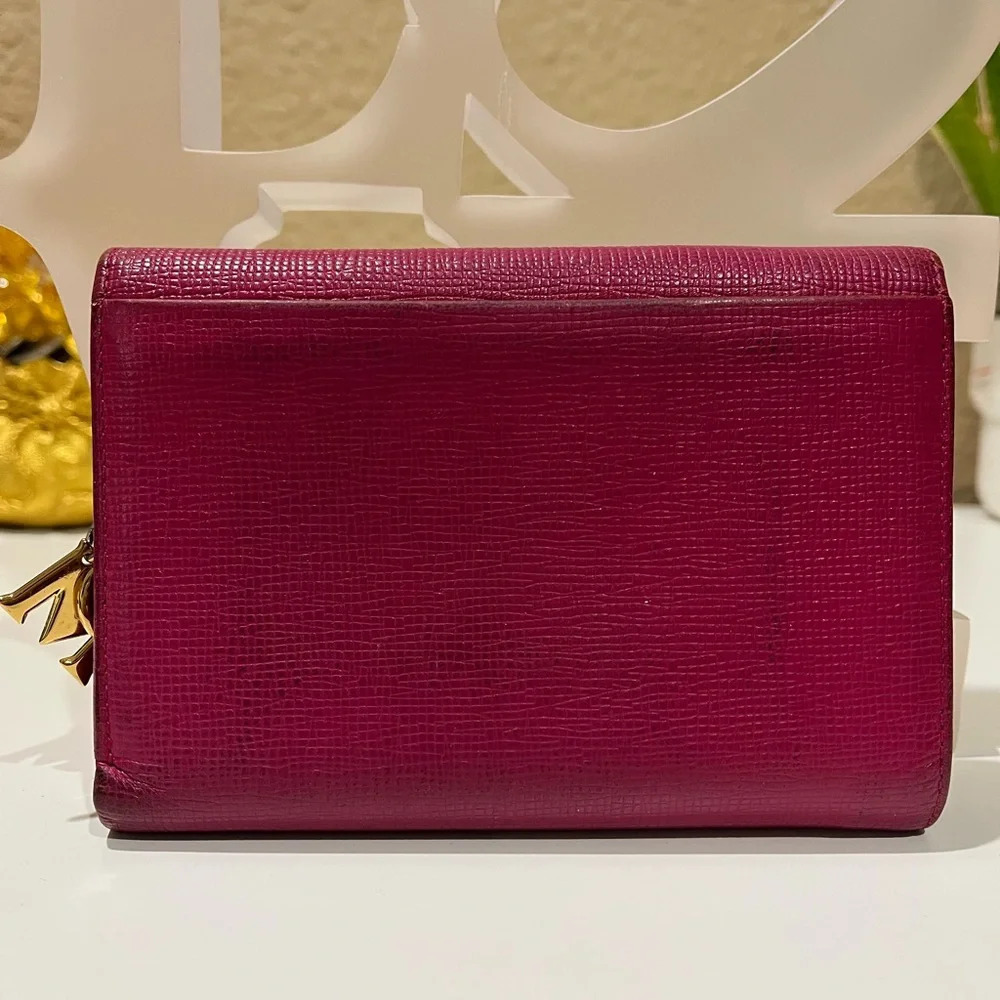 MCM DARK PINK TRIFOLD WALLET WITH MCM CHARM - Picture 2 of 15